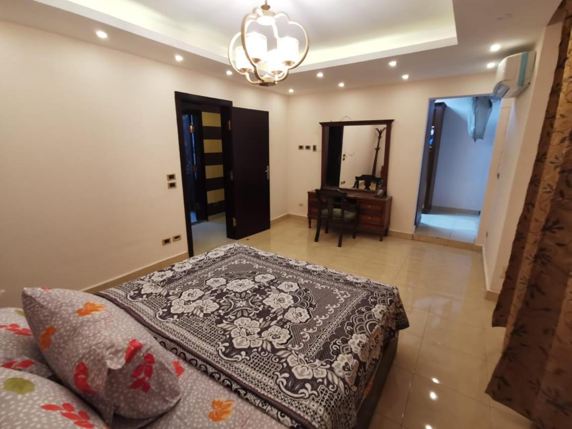 2br With Nile Overlooking Apartment *